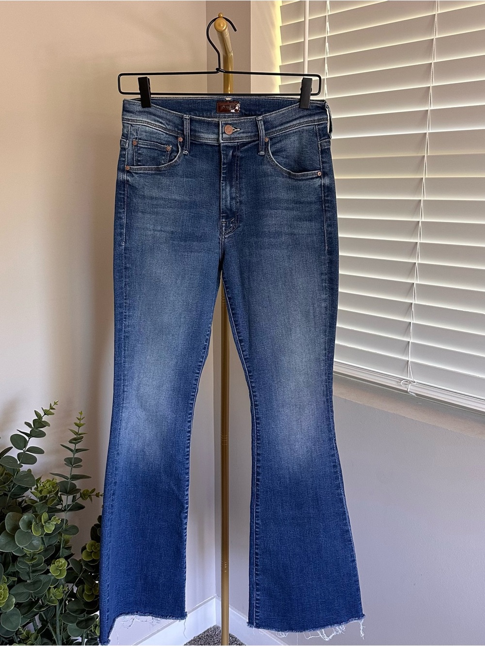 MOTHER Jeans The Cruiser Sneak Fray 29